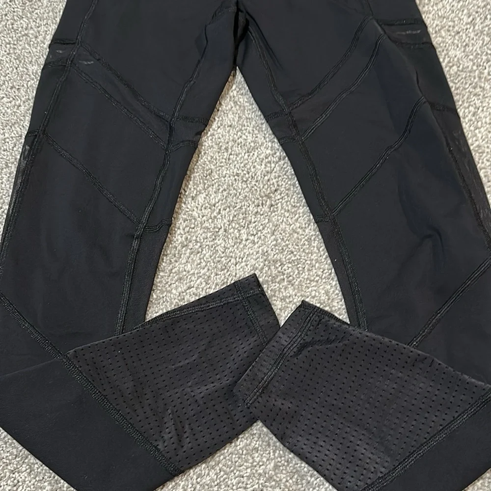Ivivva by Lululemon black‎ leggings with mesh and cutouts girls size 12
